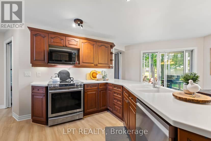 204 The Queensway S — photo 12 of 40