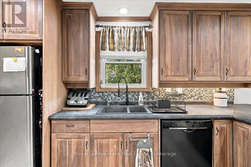 178 Roblin Road — photo 10 of 40