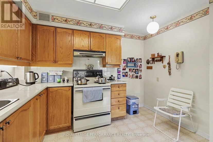 304 - 340 Centrum Boulevard — photo 10 of 37