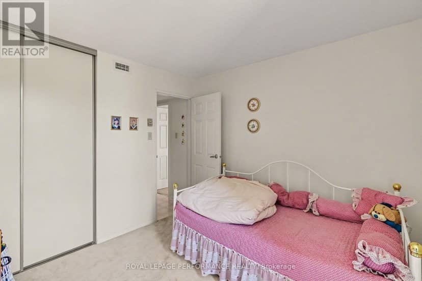 304 - 340 Centrum Boulevard — photo 17 of 37