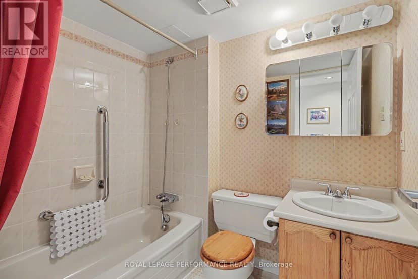 304 - 340 Centrum Boulevard — photo 16 of 37