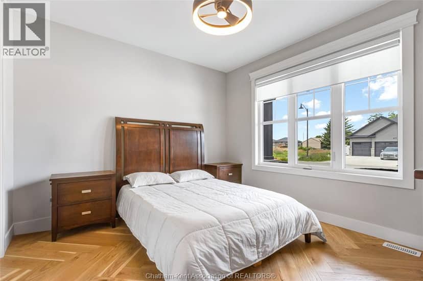 42 Rosewood Crescent — photo 17 of 40