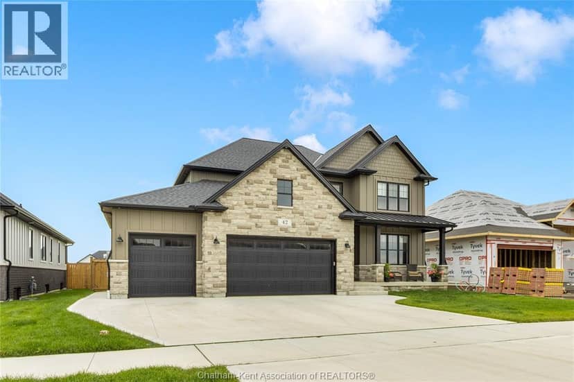 42 Rosewood Crescent — photo 3 of 40