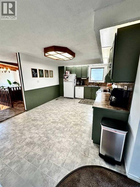 460 16 Street — photo 9 of 40