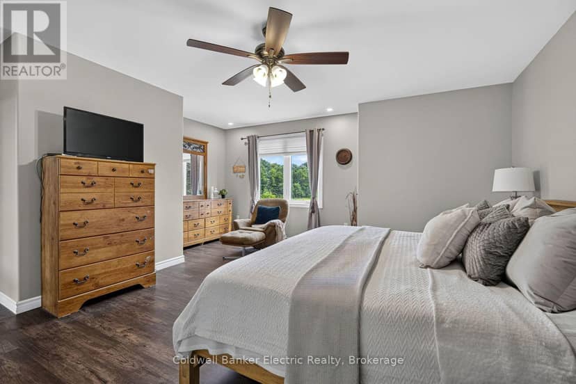548 Tiffen Road — photo 18 of 40
