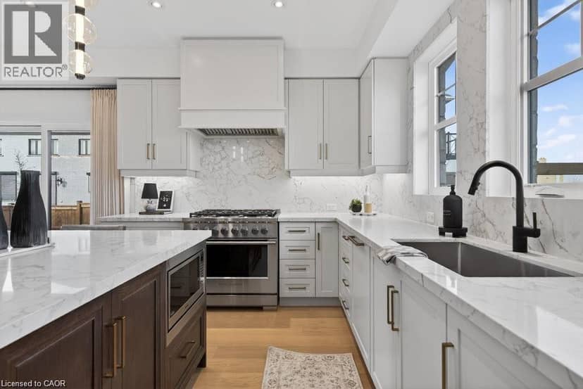 100 WATERSHORE Drive Unit# 15 — photo 11 of 23