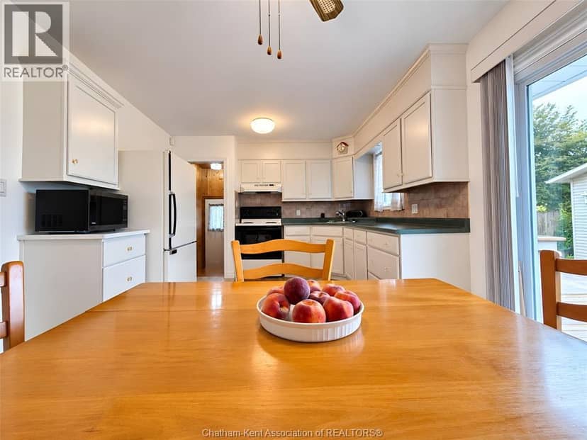 84 Holland AVENUE — photo 21 of 40