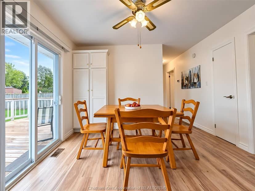 84 Holland AVENUE — photo 24 of 40