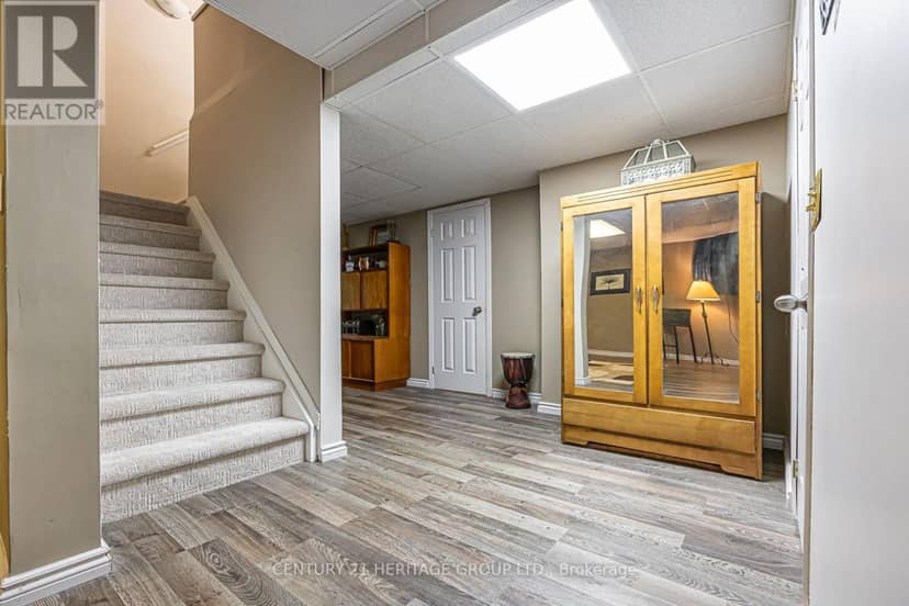 66 Howlett Avenue — photo 33 of 40