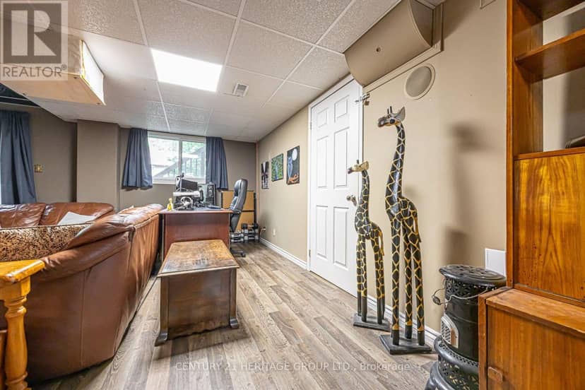 66 Howlett Avenue — photo 34 of 40