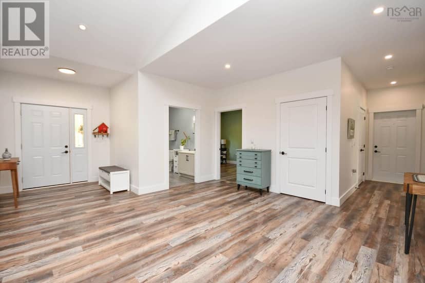 44 Fairway Avenue — photo 17 of 40