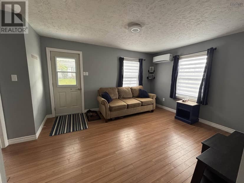 49 Mechanic Street, Trenton, photo 2