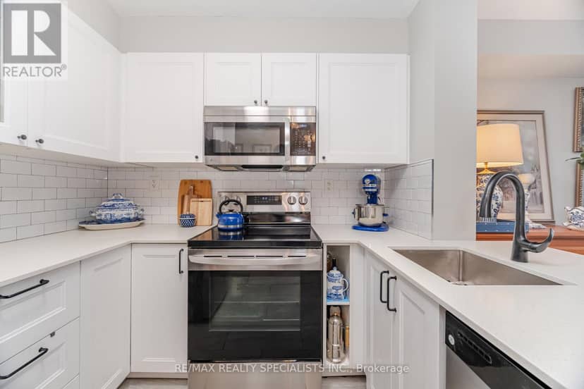 1005 - 5 Michael Power Place — photo 10 of 28