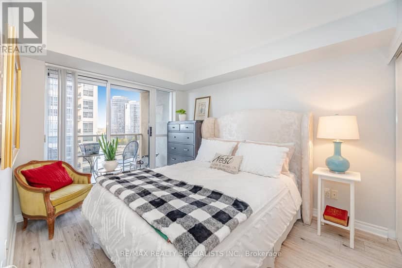 1005 - 5 Michael Power Place — photo 15 of 28