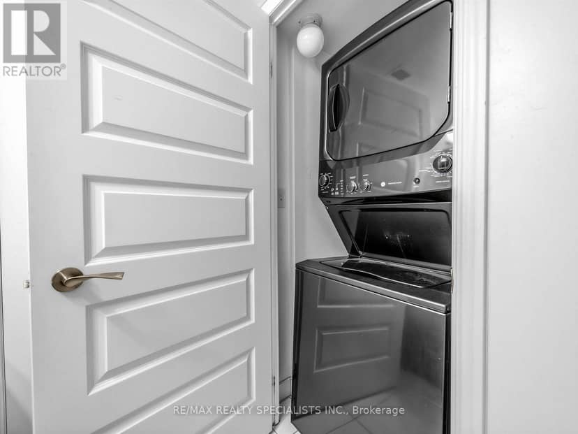 1501 - 215 Queen Street E — photo 24 of 35