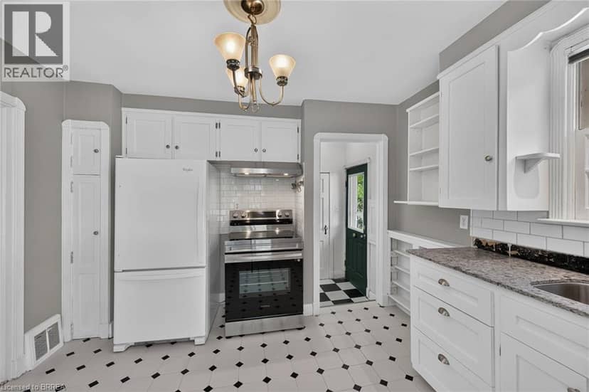 39 BALMORAL Avenue — photo 17 of 40