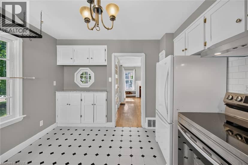 39 BALMORAL Avenue — photo 16 of 40
