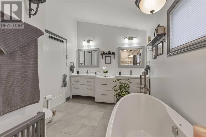 1386 Bay Estates Road S — photo 21 of 40