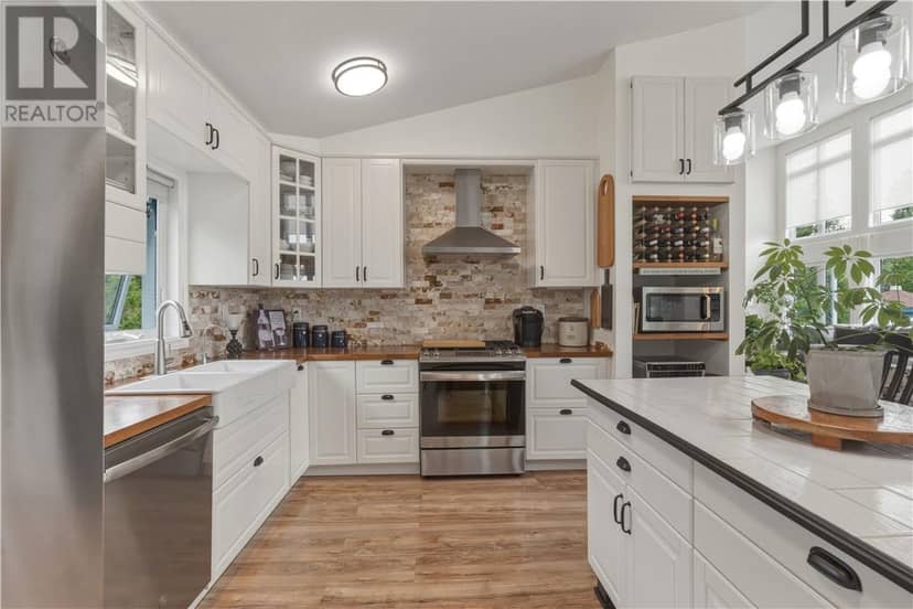 1386 Bay Estates Road S — photo 8 of 40