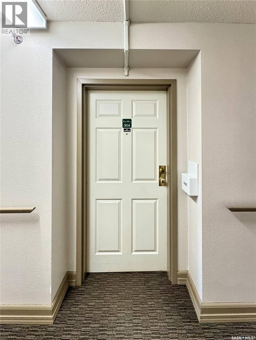 304 206 Pioneer PLACE — photo 2 of 27