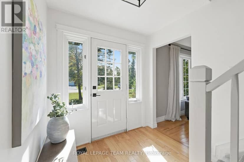 10493 St John Street, North Dundas, photo 4