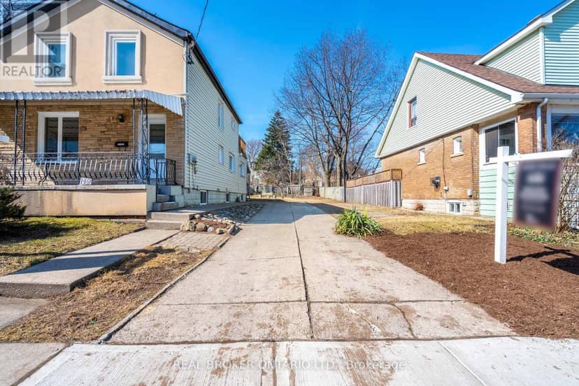 153 Strathcona Avenue N, Hamilton, photo 2