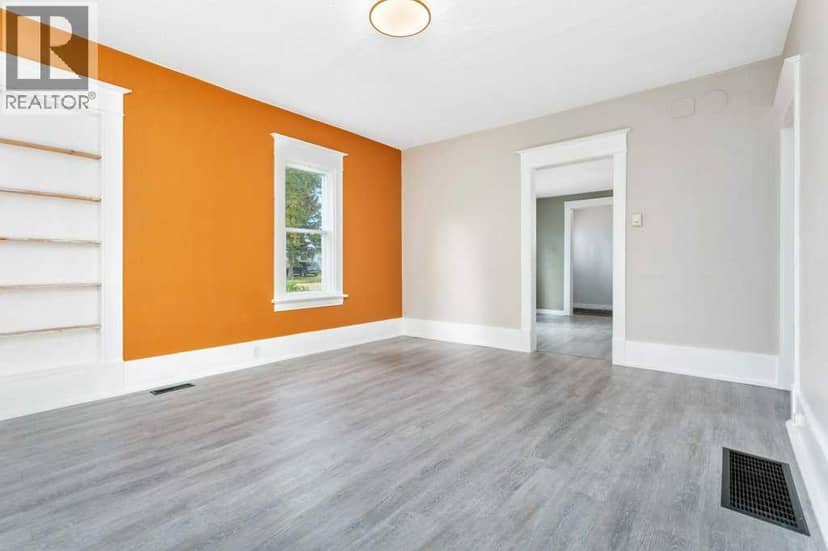 4618 51 Avenue — photo 17 of 40