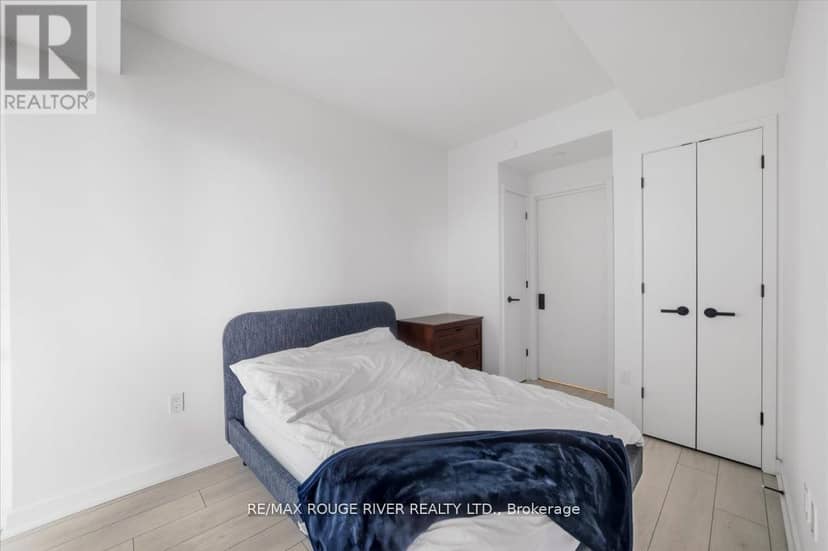 3808 - 55 Charles Street E — photo 17 of 37