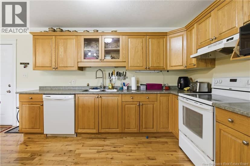 185 Reynolds Street Unit# 14 — photo 10 of 27