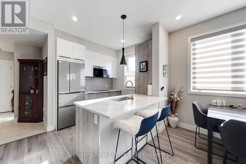 102 - 10 Beausoleil Lane — photo 2 of 39
