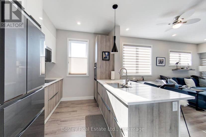102 - 10 Beausoleil Lane — photo 4 of 39