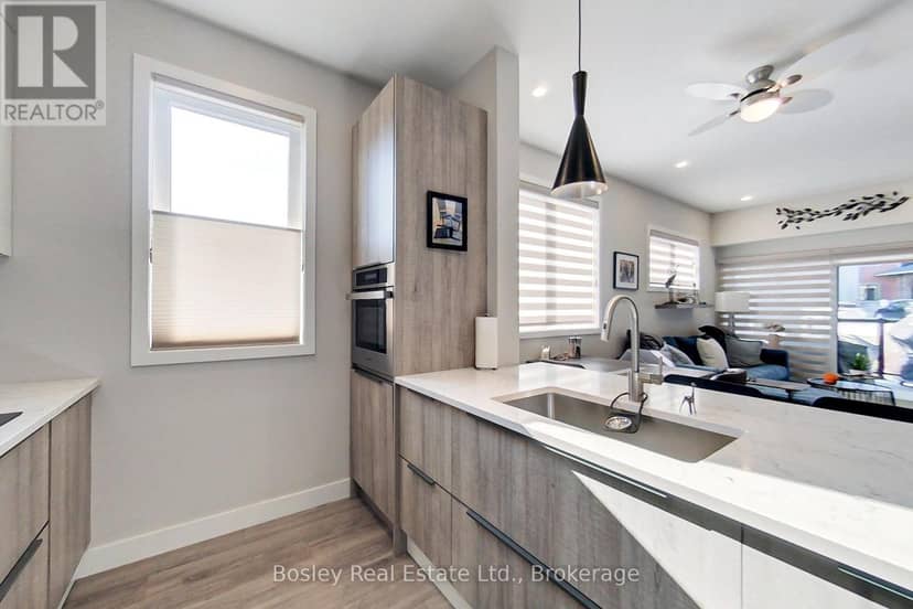 102 - 10 Beausoleil Lane — photo 5 of 39