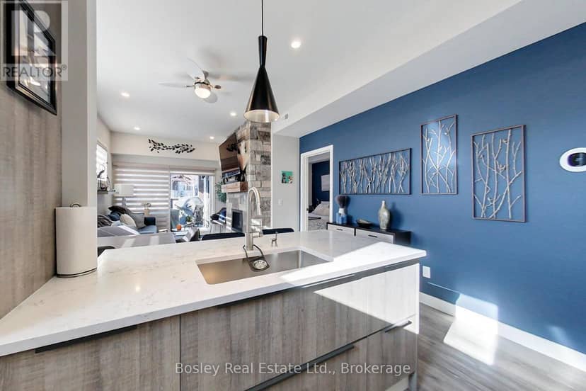 102 - 10 Beausoleil Lane — photo 7 of 39