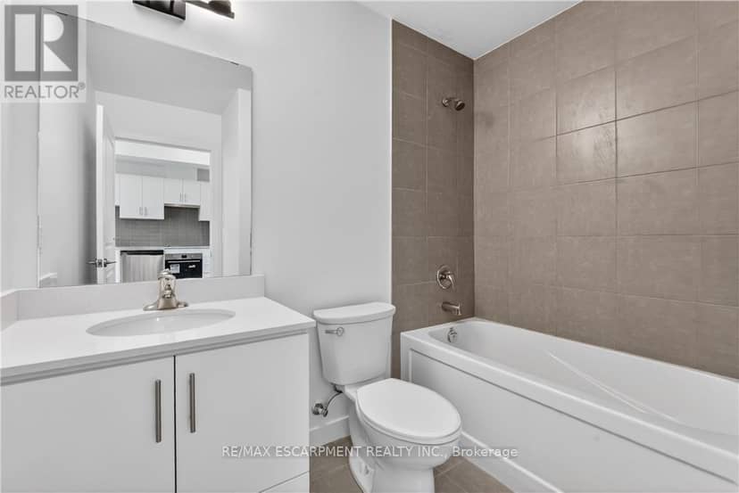 606 - 461 Green Road — photo 13 of 40