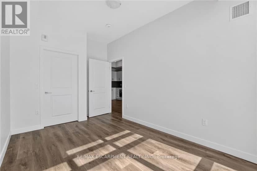 606 - 461 Green Road — photo 21 of 40