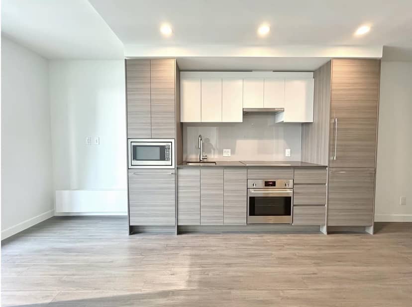 13xx 13655 FRASER HIGHWAY, Surrey