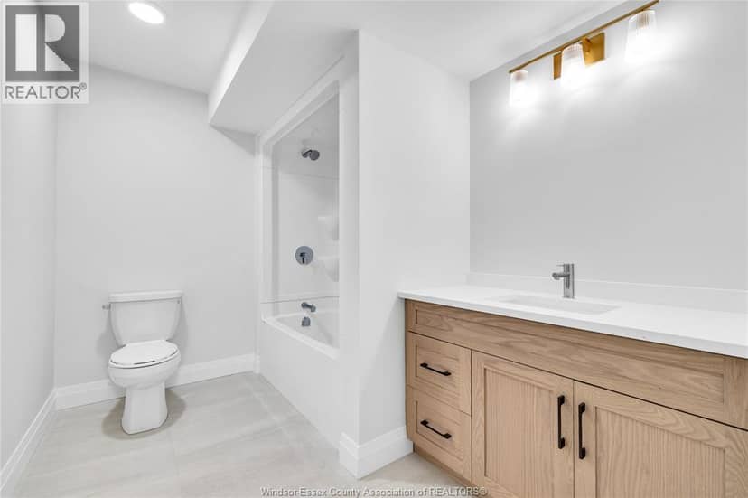 445 Caserta Crescent — photo 34 of 40