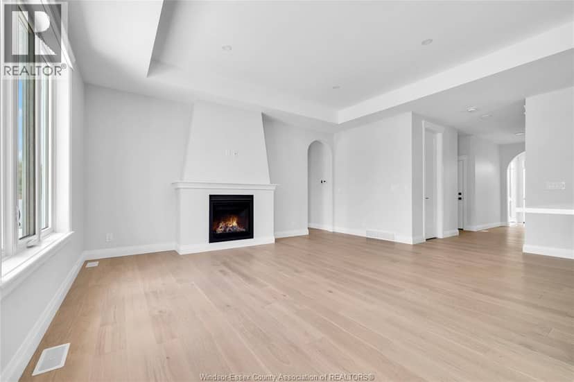 445 Caserta Crescent — photo 7 of 40
