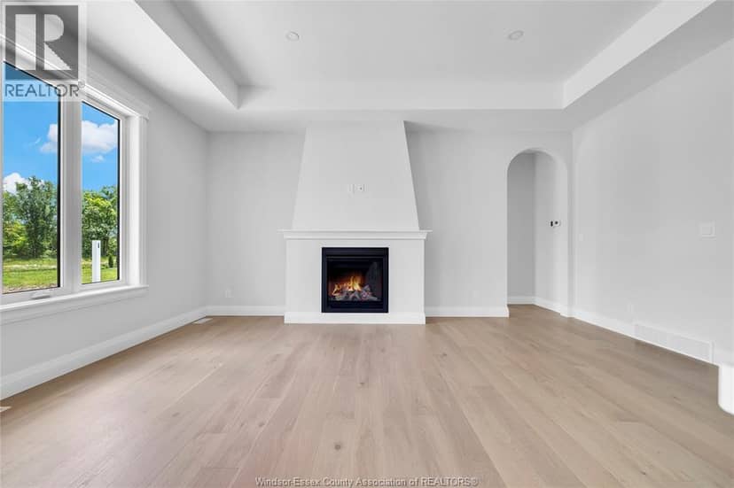 445 Caserta Crescent — photo 8 of 40