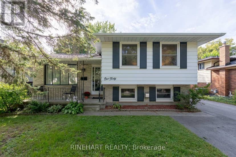 140 Paperbirch Crescent, London North