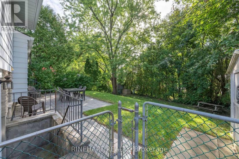 140 Paperbirch Crescent — photo 32 of 37