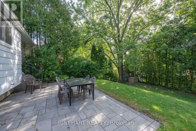 140 Paperbirch Crescent — photo 33 of 37