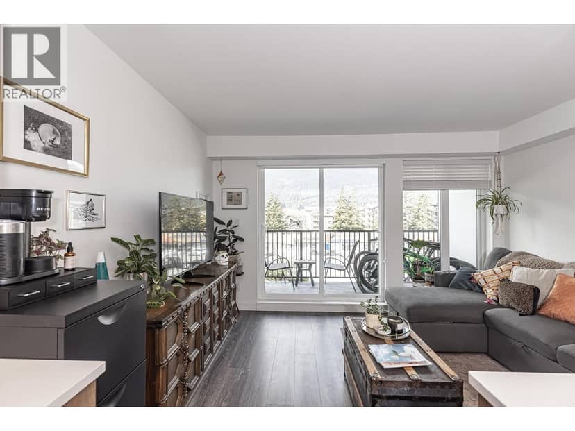 307 1365 PEMBERTON AVENUE, Squamish