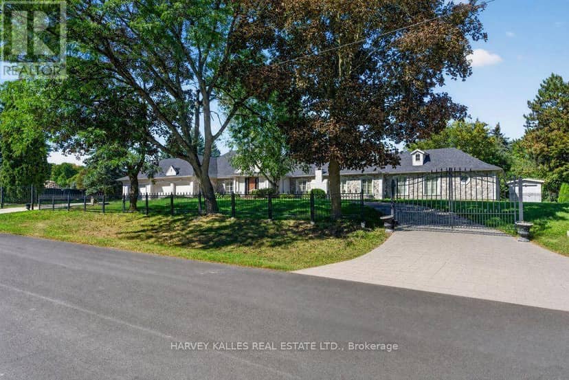 28 Putting Green Crescent — photo 1 of 40
