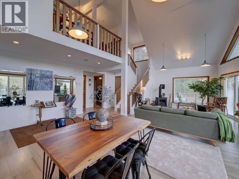 5280 CECIL HILL ROAD, Madeira Park