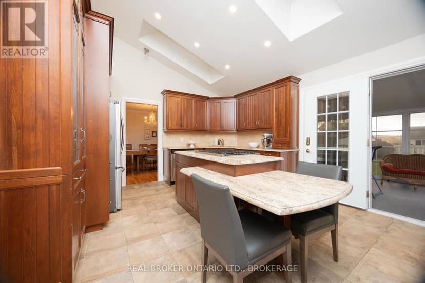 162 Hope Street — photo 37 of 40