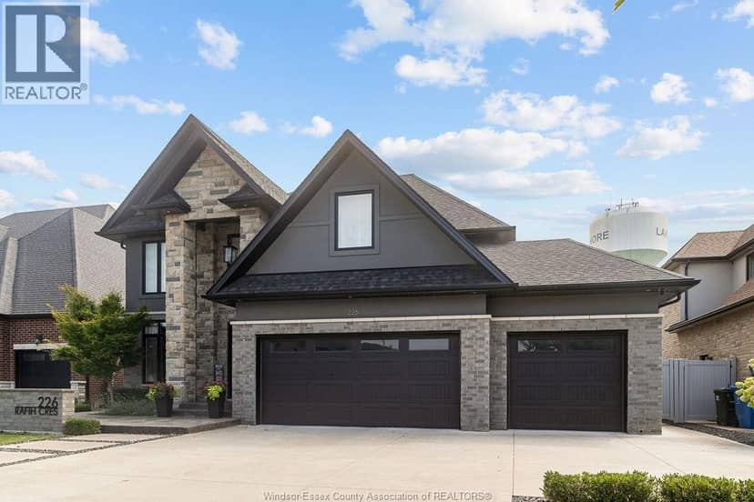 226 Rafih Crescent — photo 2 of 40