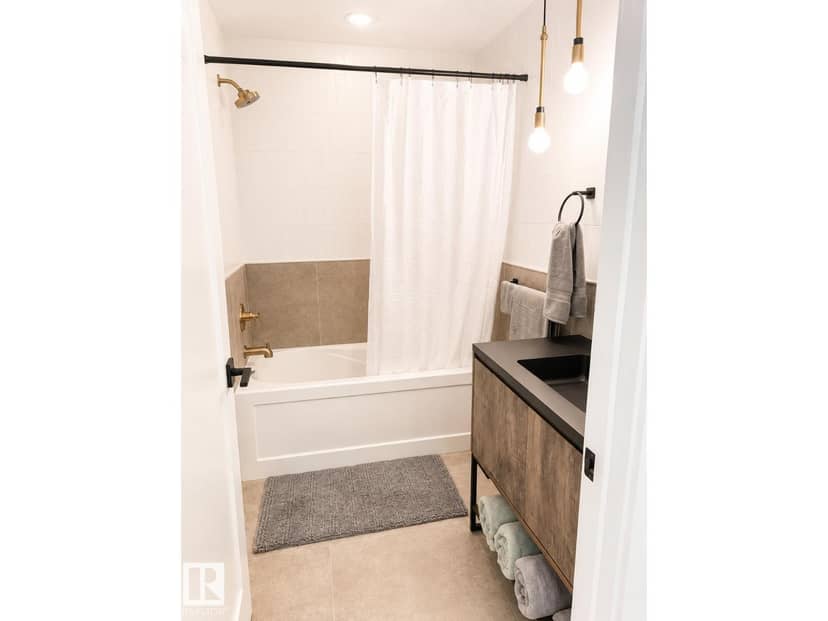 9342 74 AV NW — photo 35 of 40