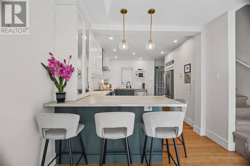 112 Bond Street — photo 6 of 27
