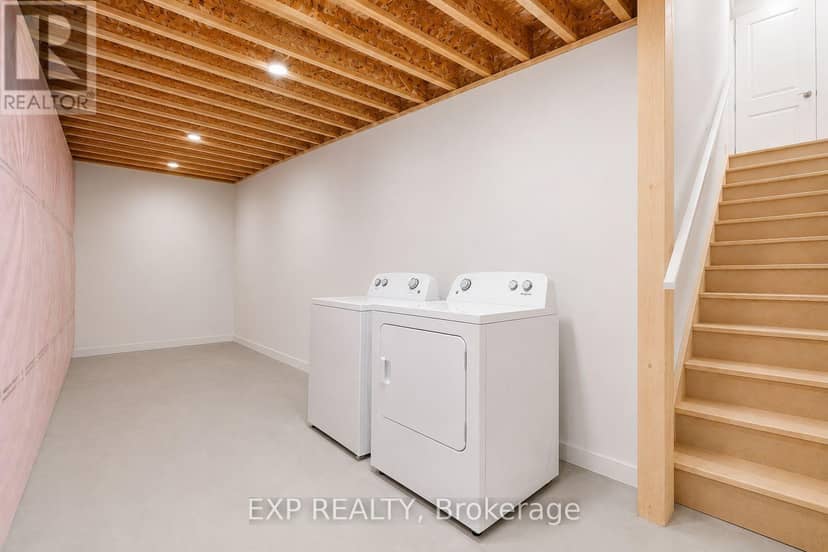 209 Wyndham Street — photo 32 of 34